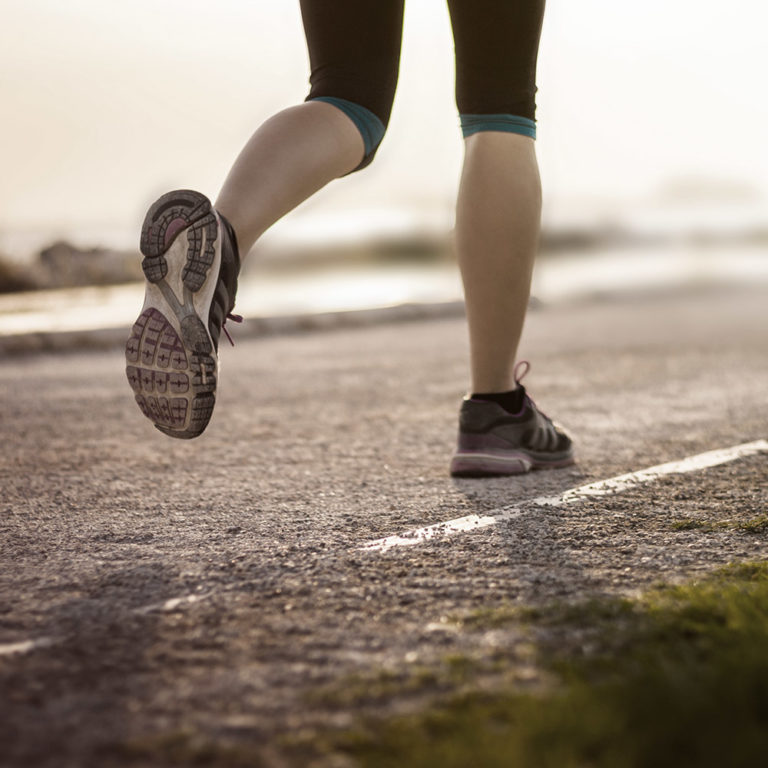 Run on. Running foot. Run foot. On the Run. Healing an injury in a field of Clay Cornelia Elbrecht online.