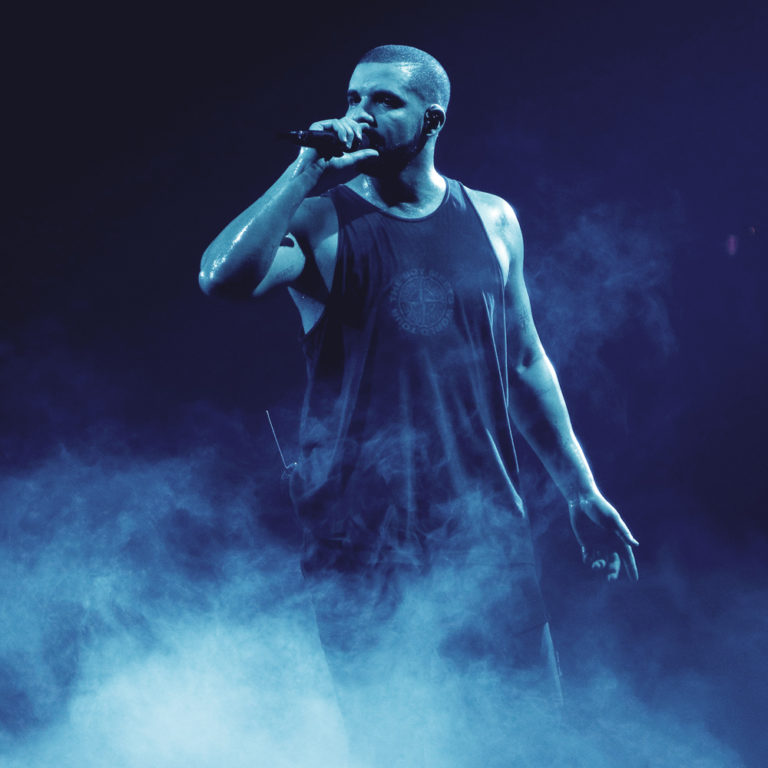 Drake makes history at the Billboard Music Awards